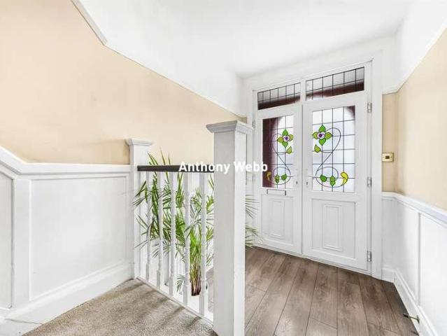 House for sale in Bowes, Greater London