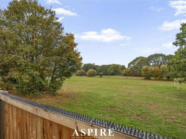 House for sale in Lee Chapel, Basildon