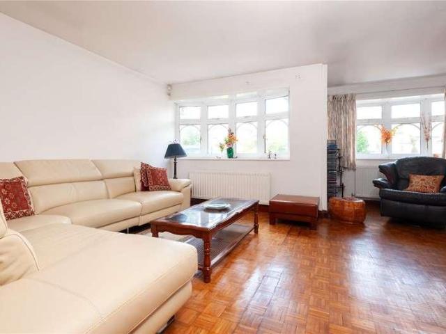 House for sale in New Malden, Motspur Park