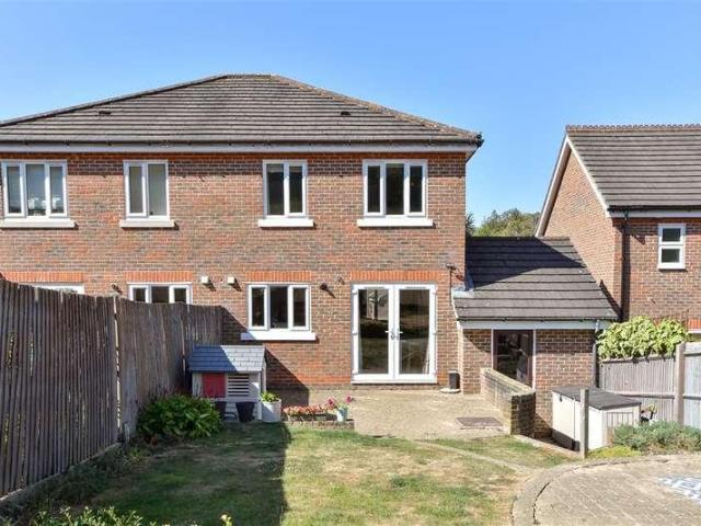 House for sale in Caterham Valley, Hillview