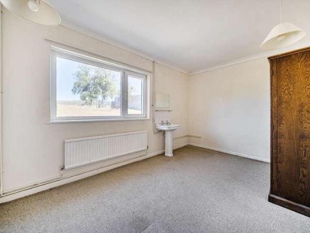 House for sale in Teddington, Pamington