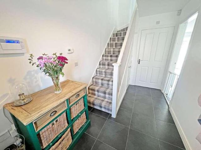 House for sale in Whetstone, Pinfold