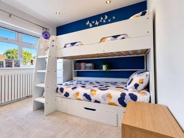 House for sale in Bennetts End, Pouchen End