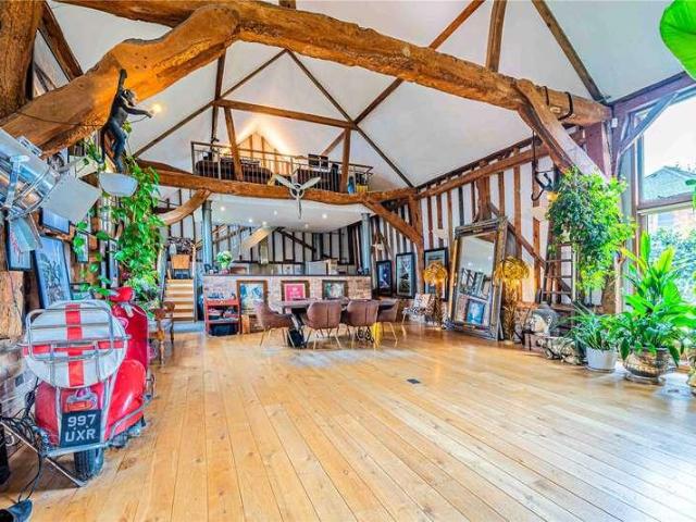 House for sale in Eaton Bray, Bedfordshire