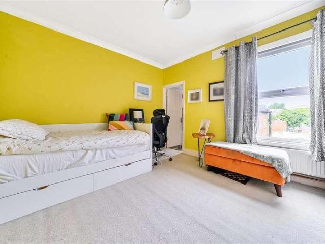 House for sale in Fenlake, Bedford