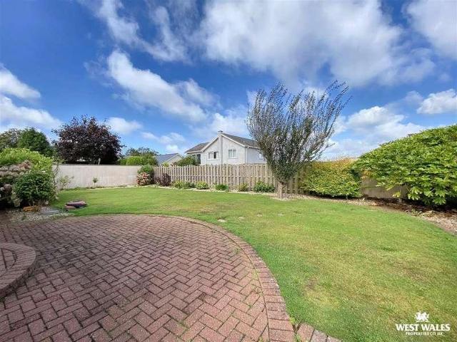 House for sale in Hundleton, Wales