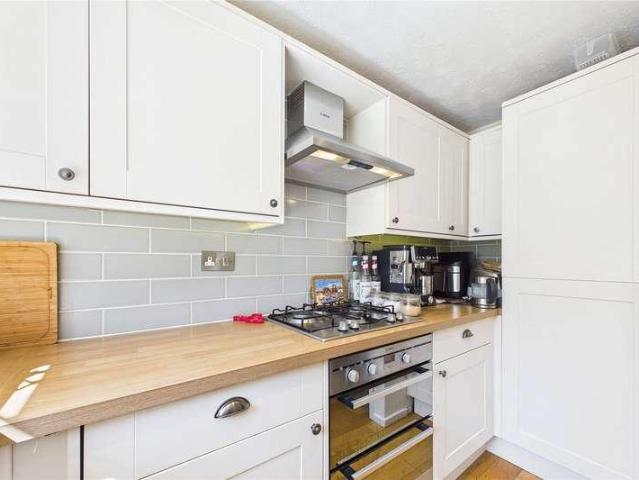 House for sale in Heol-las, Surrey