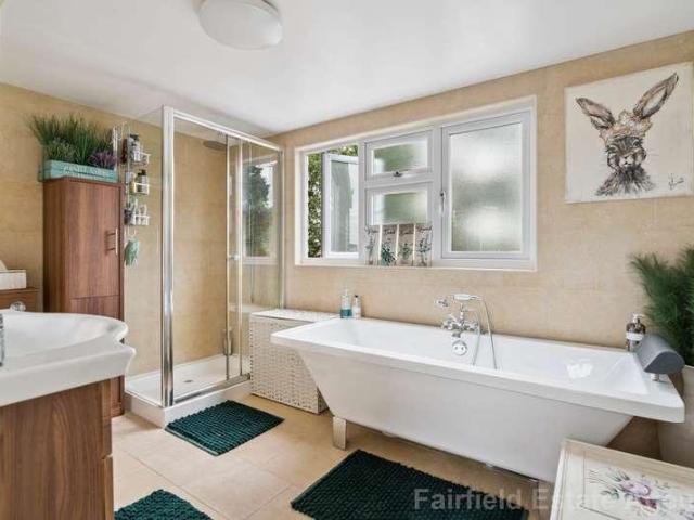 House for sale in Watford, South Oxhey House for sale in Watford, South Oxhey