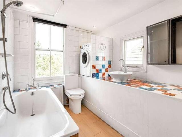 House for sale in Finsbury Park, Greater London