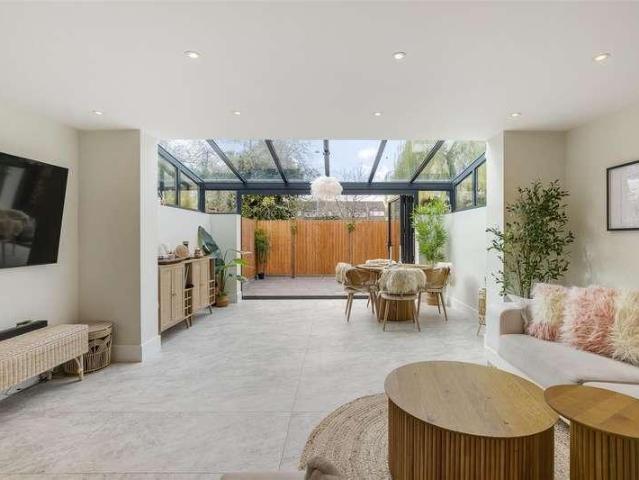 House for sale in West Kensington, Greater London