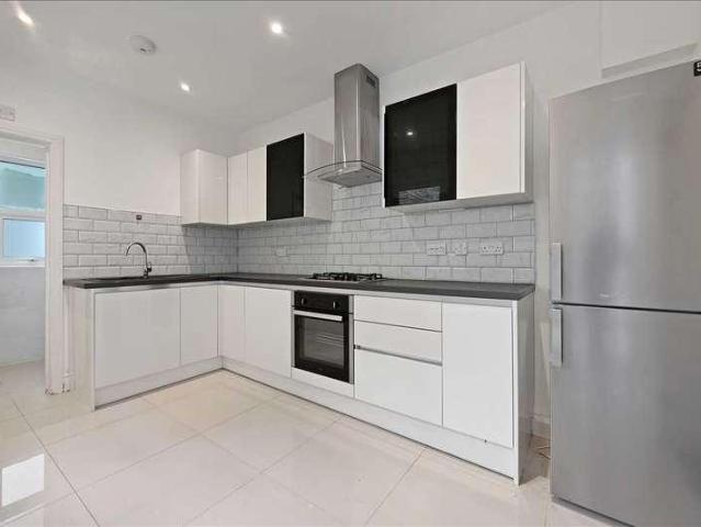 House for sale in Summerstown, Greater London