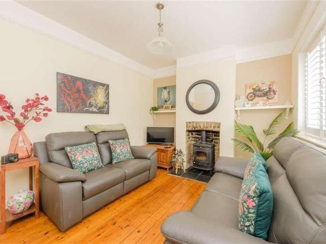 House for sale in The Butts, Kent