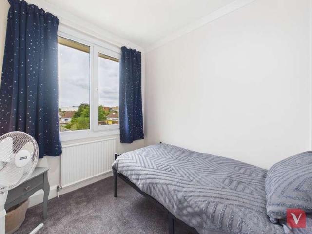 House for sale in Spring Park, Luton