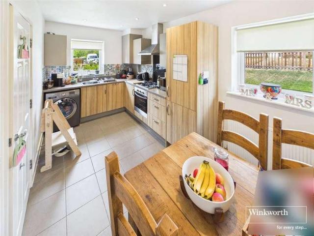 House for sale in Dee Park, Reading