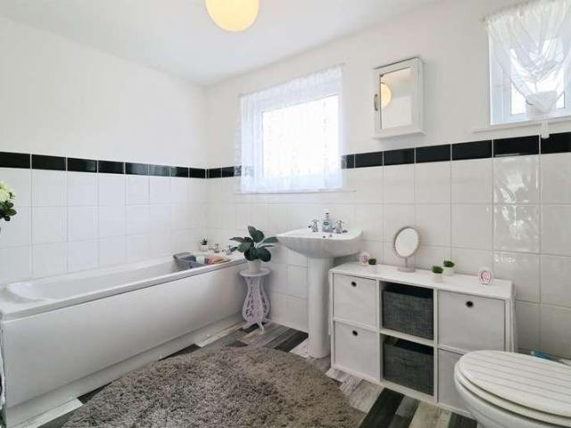 House for sale in Tonyrefail, Coedely