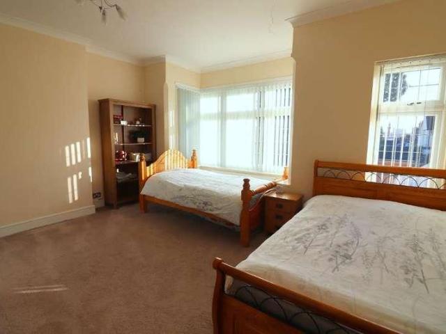 House for sale in Spring Park, Luton