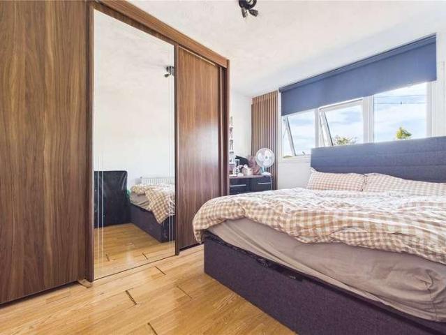 House for sale in Dee Park, Reading