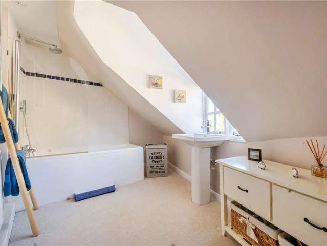 House for sale in Shipton-under-Wychwood, West Oxfordshire