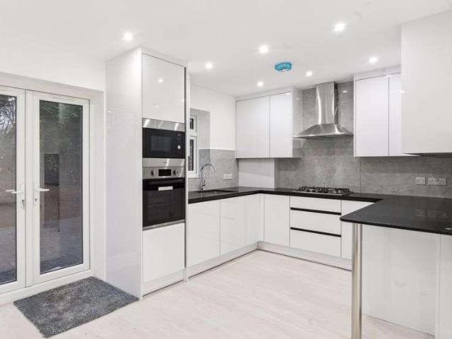 House for sale in Uxbridge, Denham