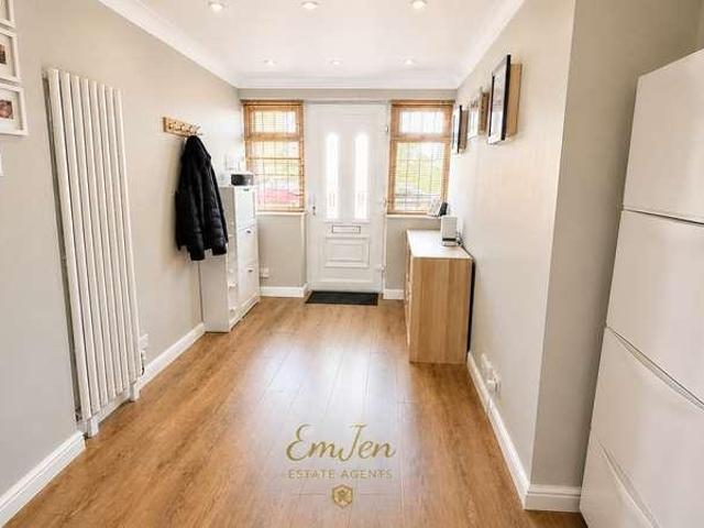 House for sale in Stanford-le-hope, Essex