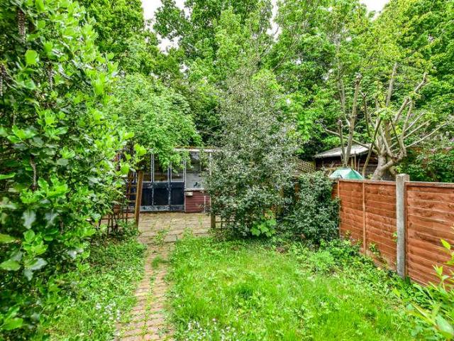 House for sale in Watford, Kingswood