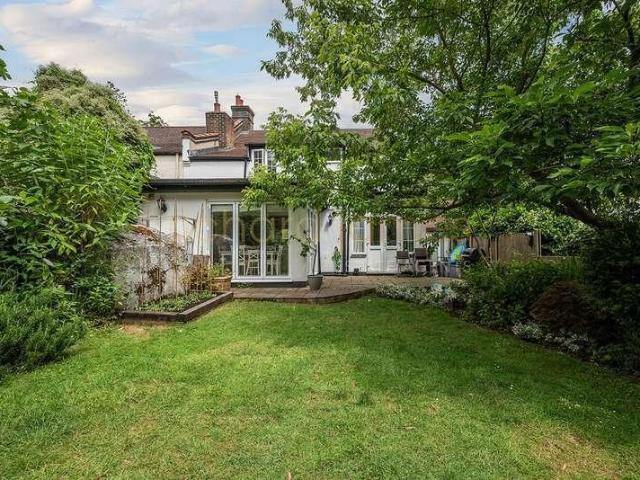 House for sale in Mill Hill, Greater London