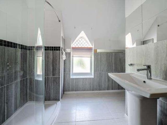 House for sale in Crookham, Brimpton