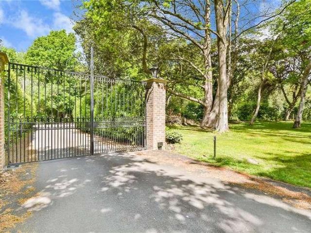 House for sale in Hooley, Red Hill