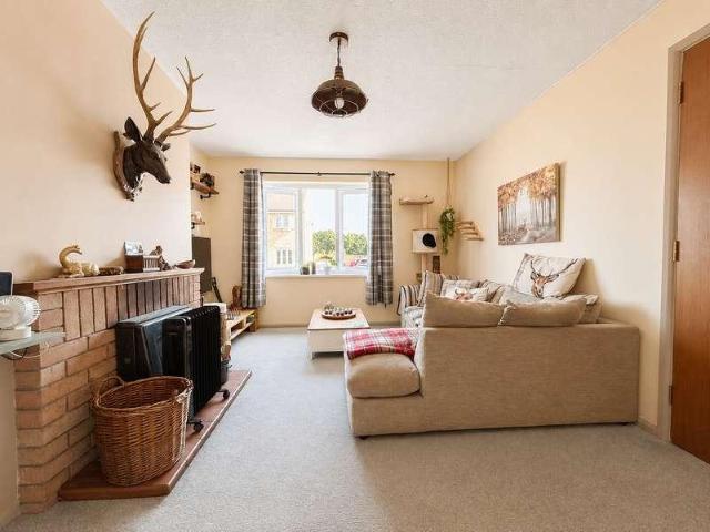 House for sale in Oaksey