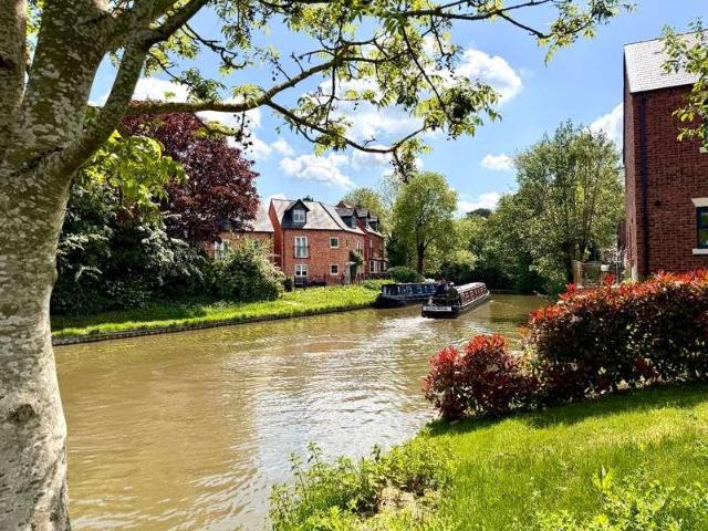 House for sale in Weedon Bec