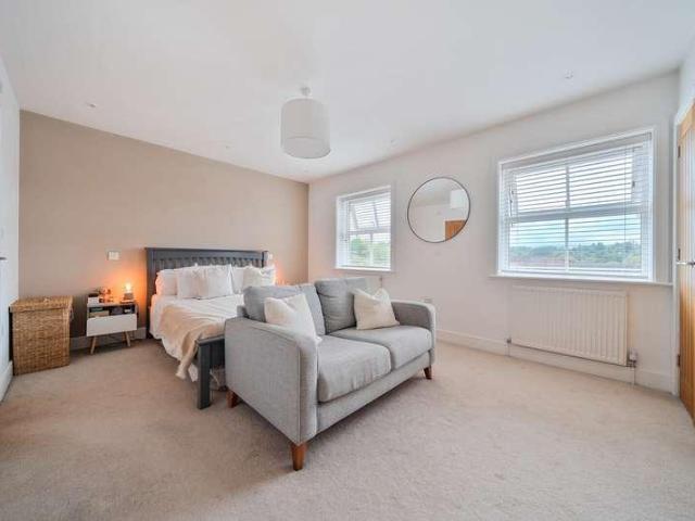 House for sale in Fole, Surrey