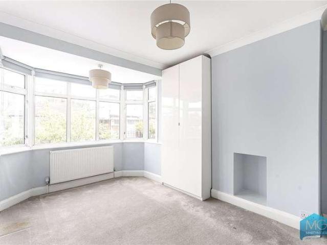 House for sale in West Finchley, Greater London
