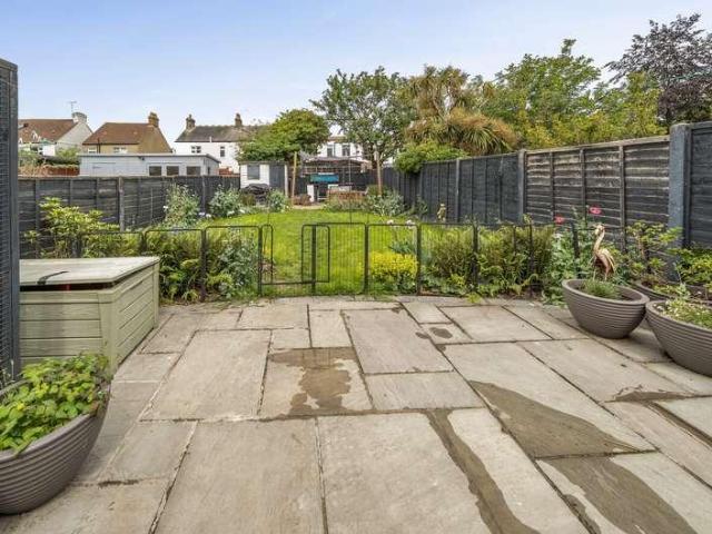 House for sale in Alton Barnes, Essex