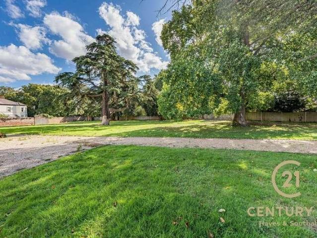 House for sale in Gould's Green, Greater London