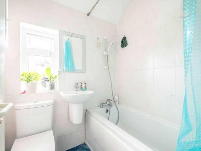 House for sale in Wexham Court, Slough