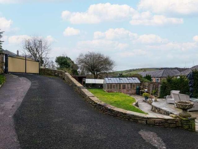 House for sale in Charlesworth, East Midlands