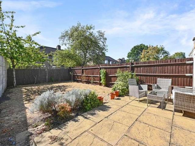 House for sale in Harrow Weald, Greater London