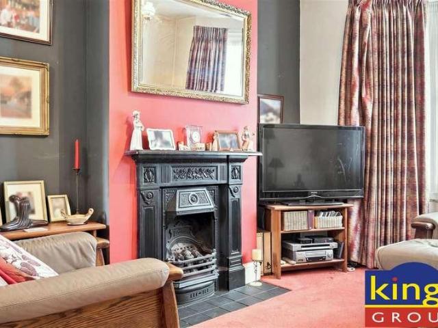 House for sale in Upper Edmonton, Greater London