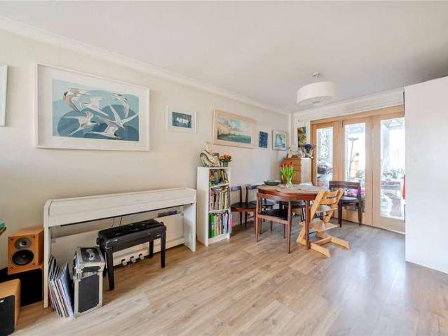 House for sale in Speen