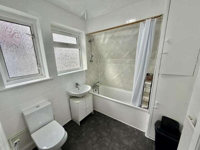 House for sale in London Borough of Ealing, Greenford