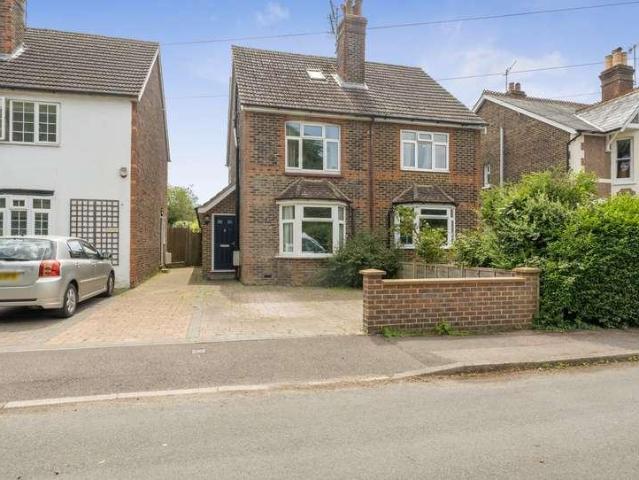 House for sale in Meath Green, Reigate and Banstead