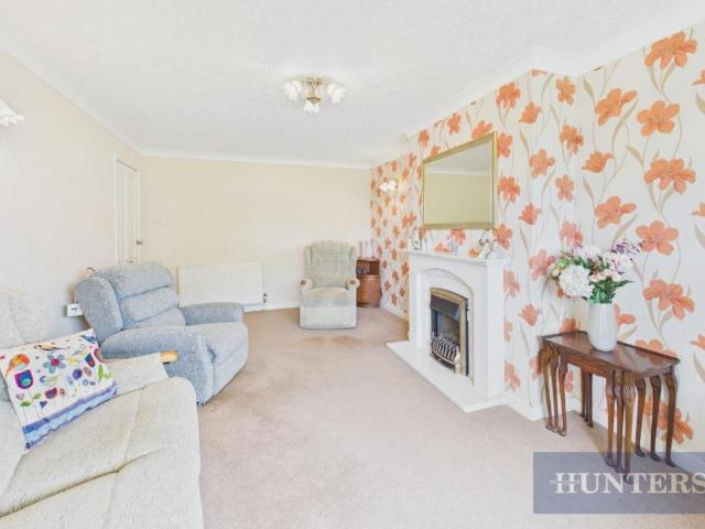 House for sale in Cayton