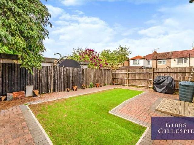 House for sale in Yeading, Greater London