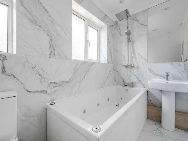 House for sale in Uxbridge, Denham