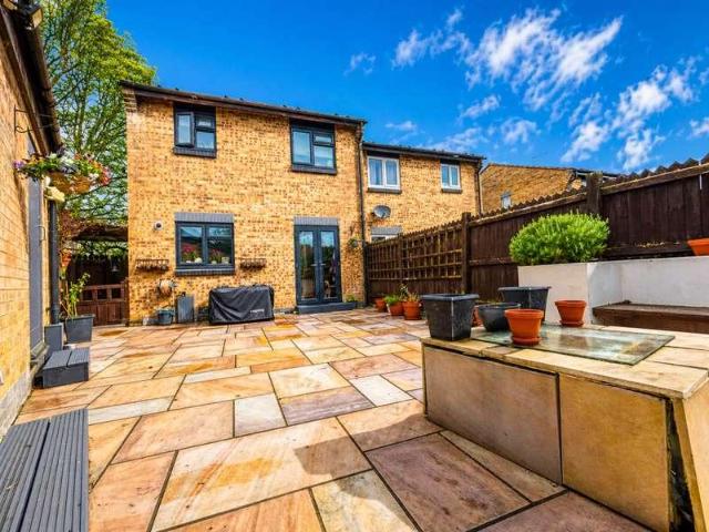 House for sale in Elstree and Borehamwood, Borehamwood