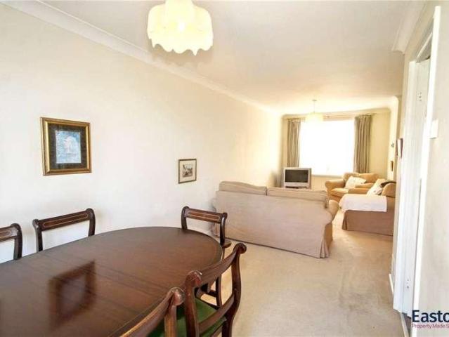 House for sale in Tattenham Corner, Red Hill