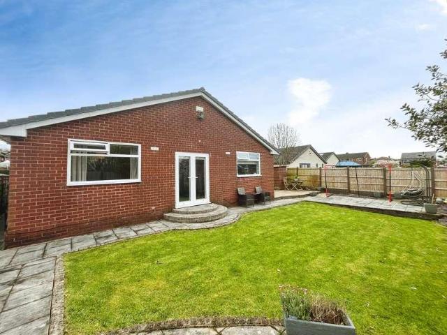 House for sale in Bradshaw, Lee Bank