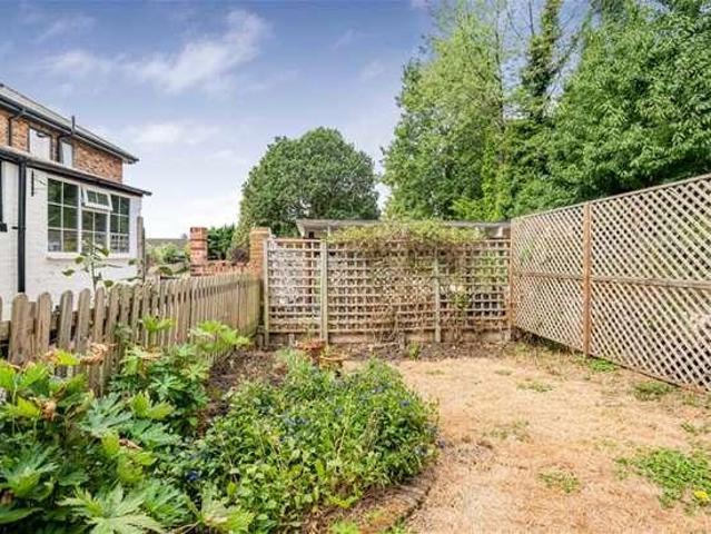 House for sale in Hatching Green, Five Acres