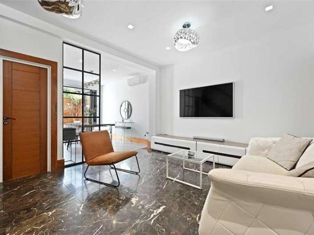 House for sale in Shepherd's Bush, Greater London