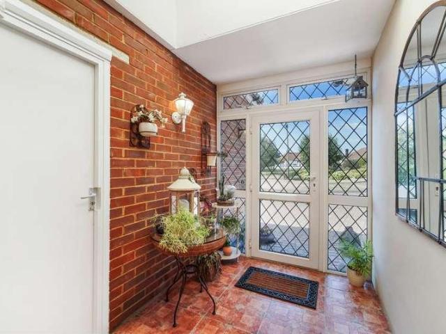 House for sale in Stoneleigh, Ewell